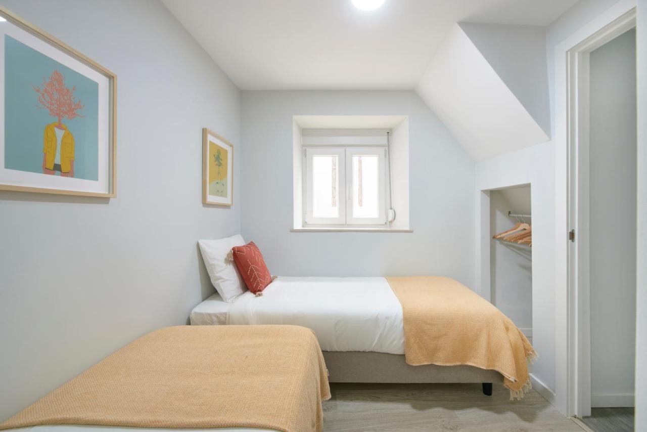 Renovated House Near Beaches, By Timecooler * Setubal