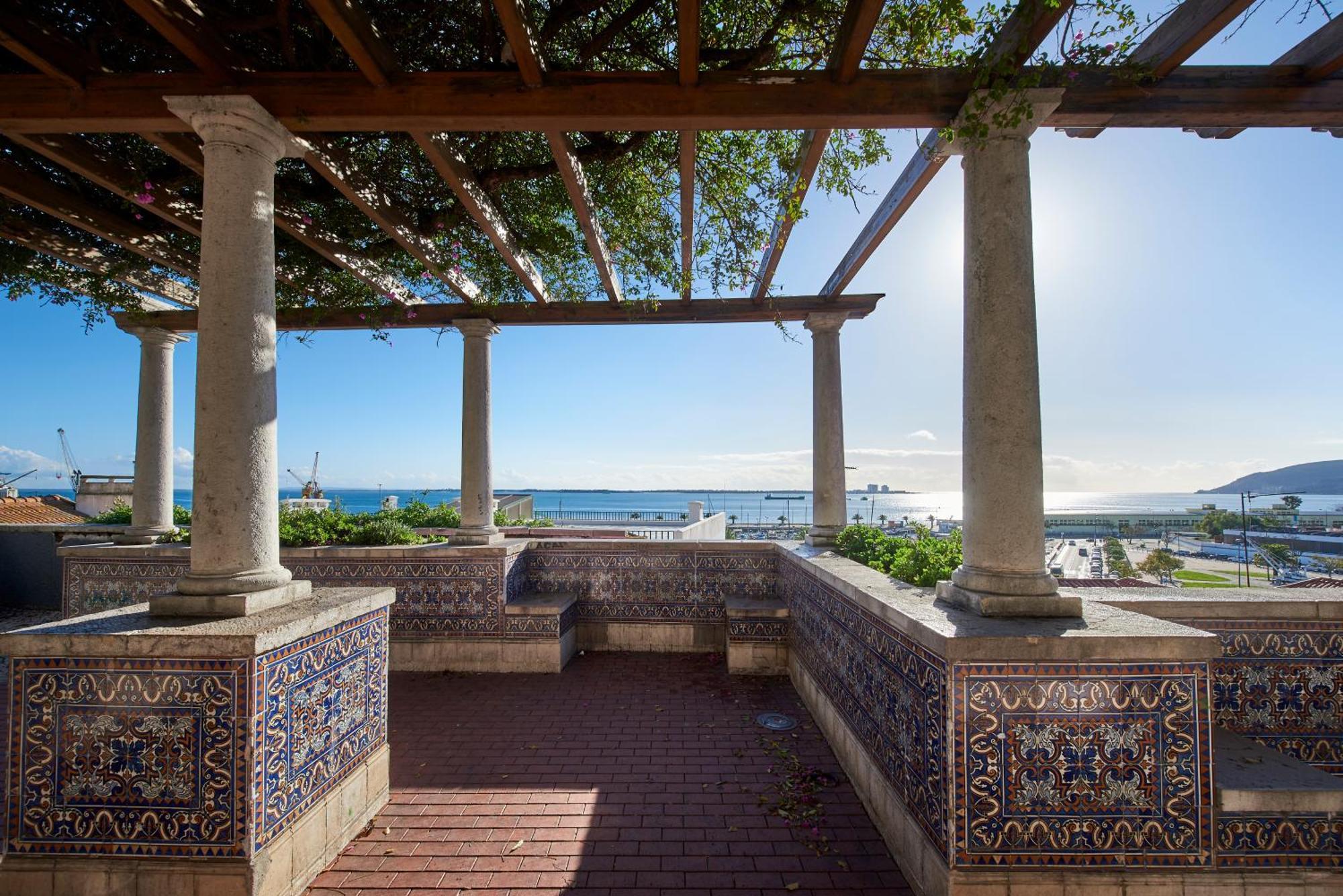 Renovated House Near Beaches, By Timecooler Setubal